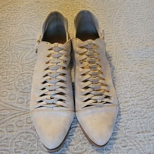 Woman's Qupid gray suede booties boots size 8